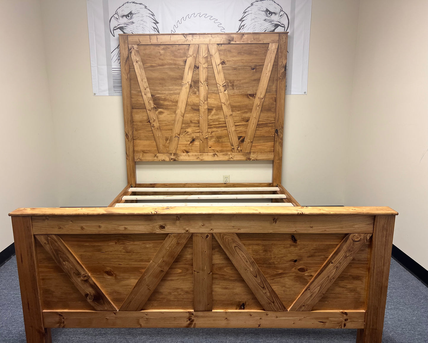 Farmhouse Bed ''V V''