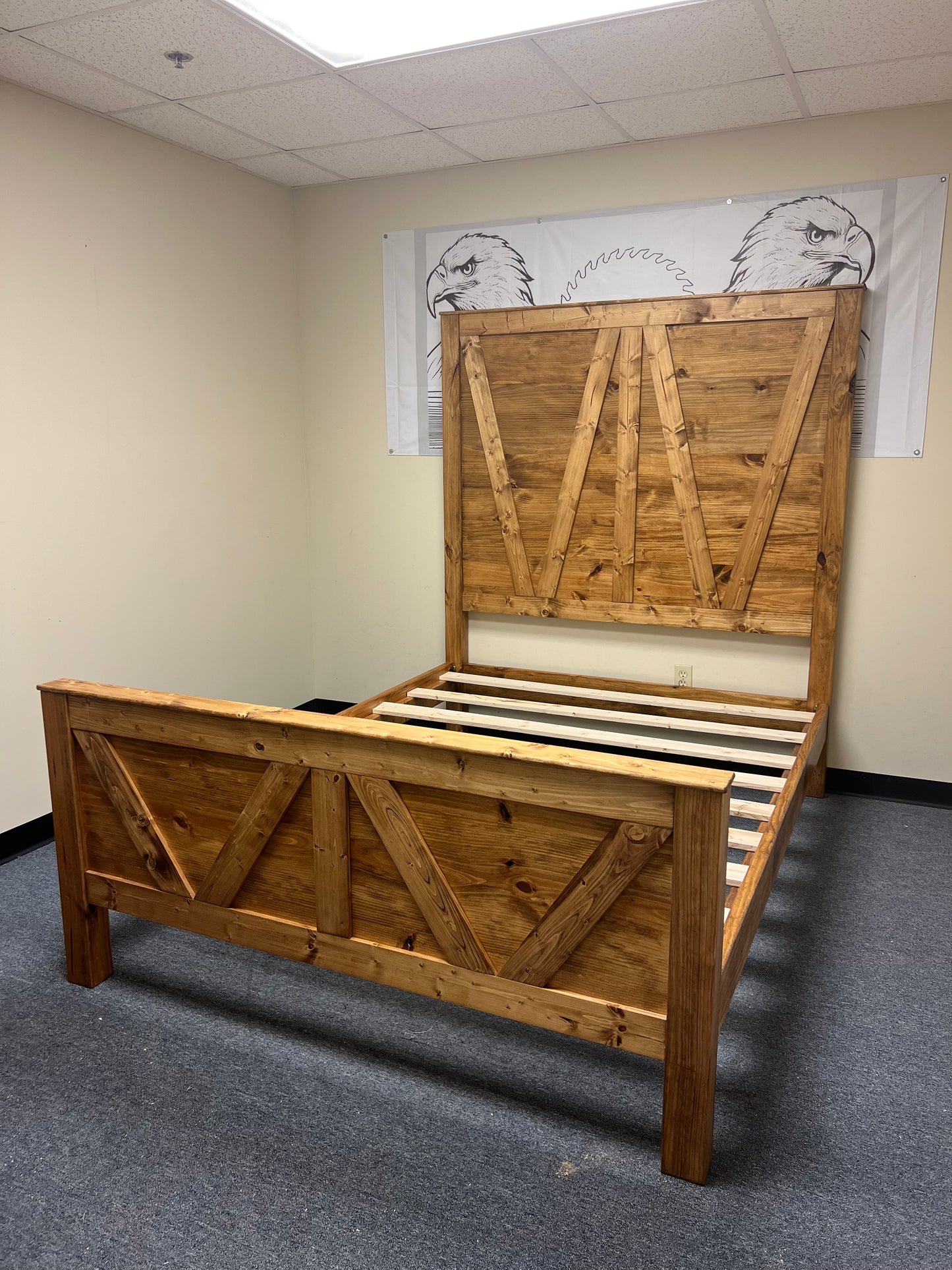 Farmhouse Bed ''V V''