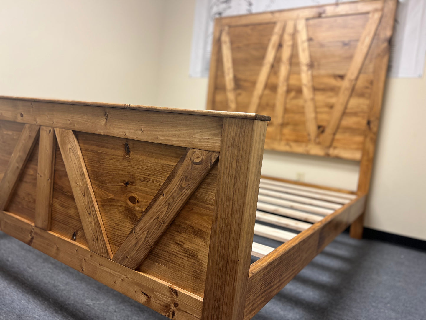 Farmhouse Bed ''V V''