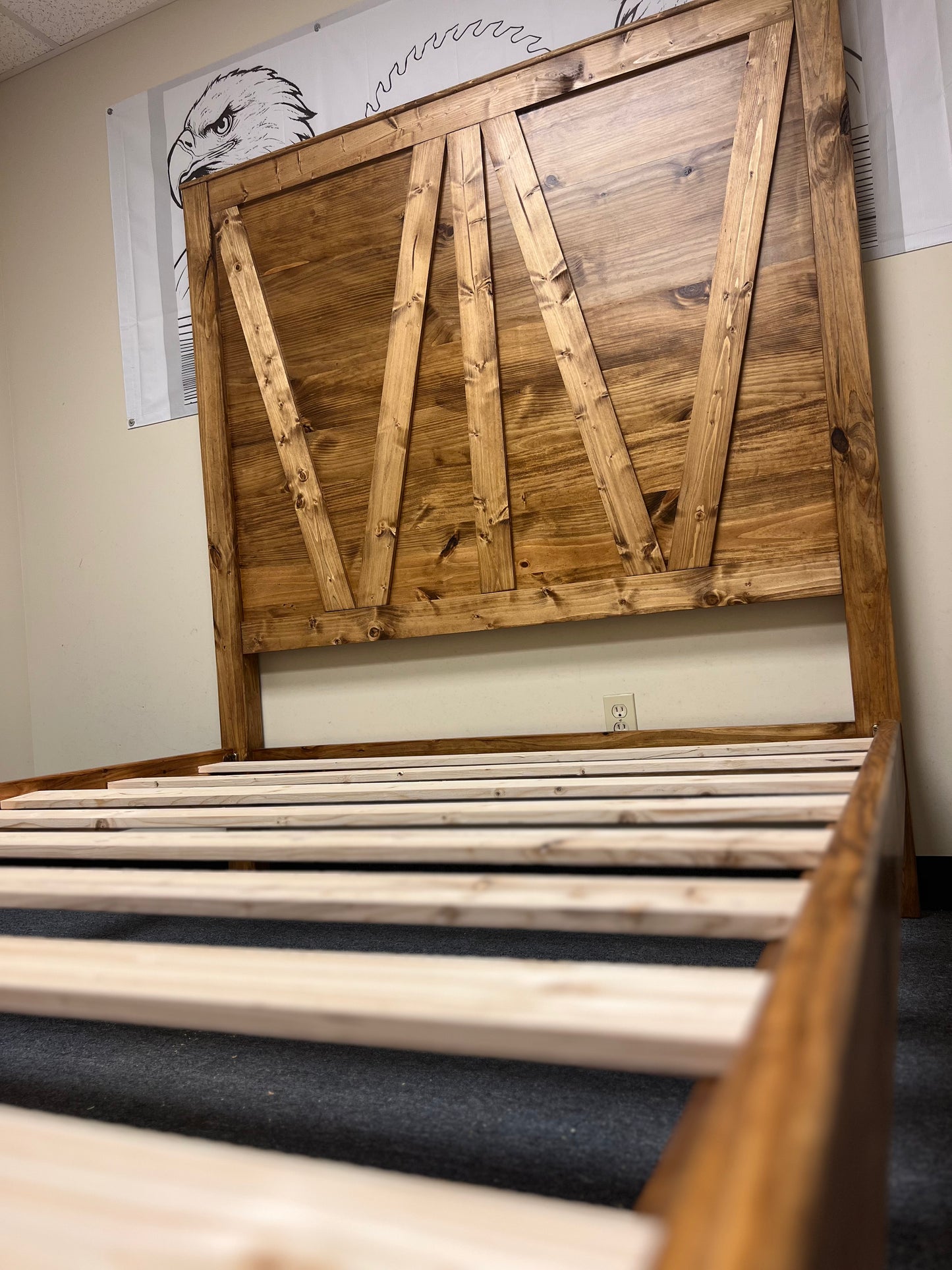 Farmhouse Bed ''V V''