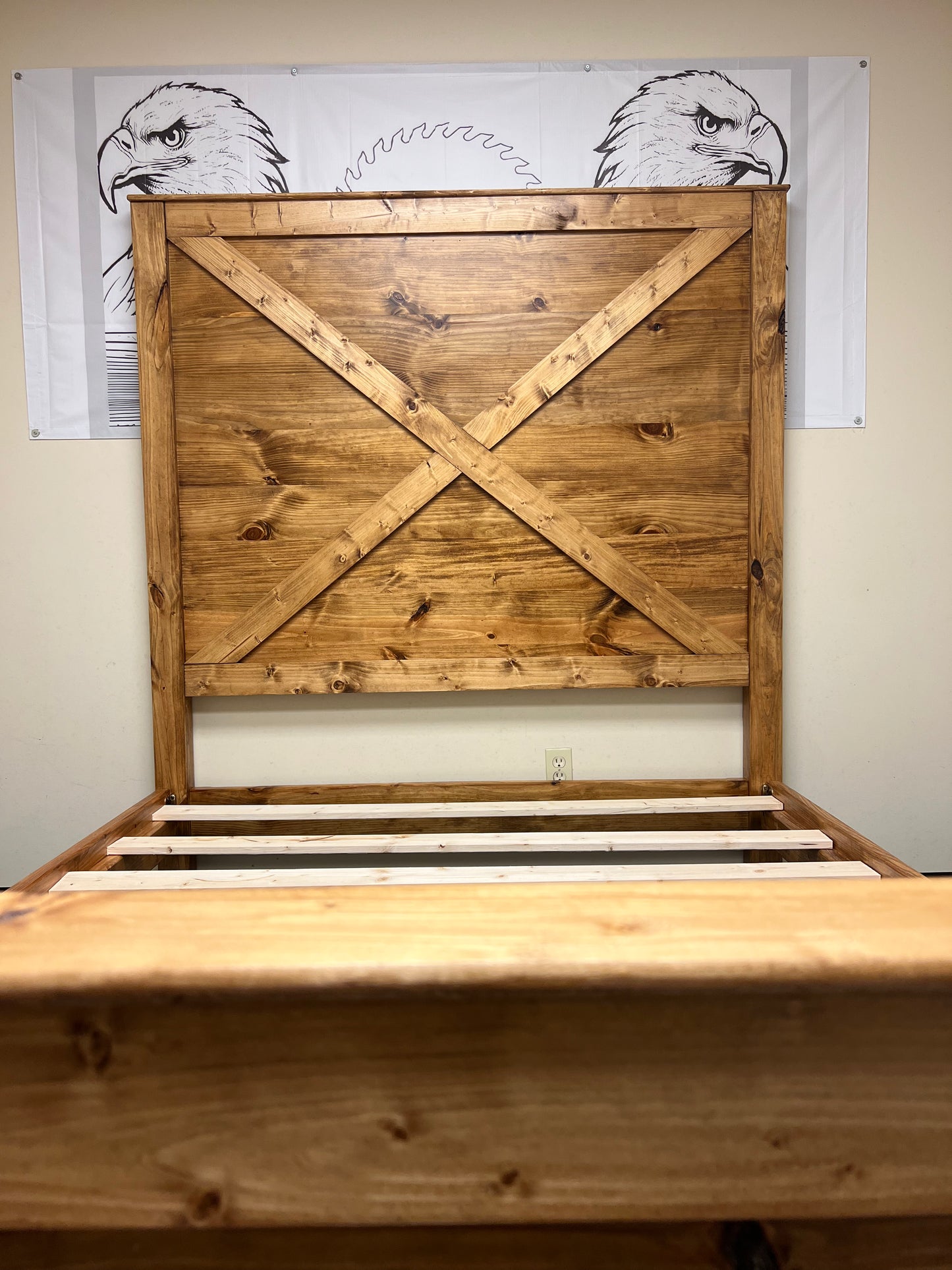 Farmhouse Bed "X"